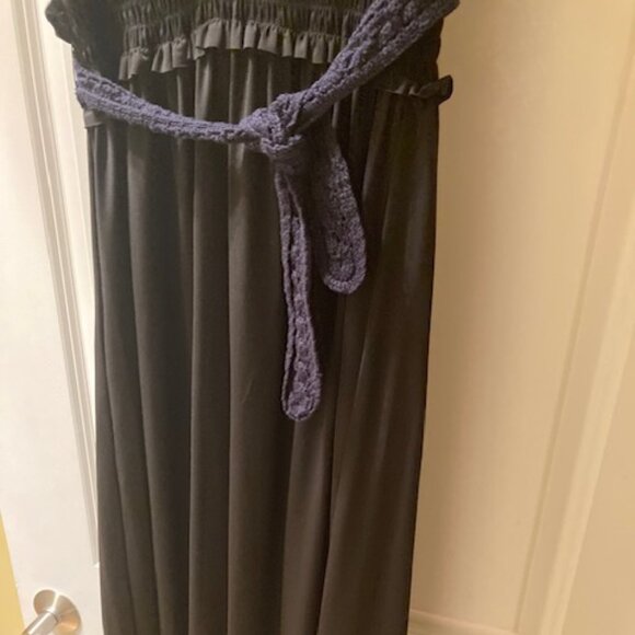 Vera Wang long black v-neck gown - Picture 2 of 4